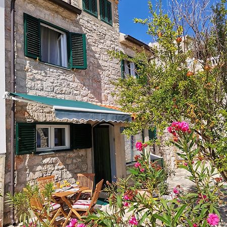 Charming Traditional Townhouse - Holiday Home Kata Езера Экстерьер фото