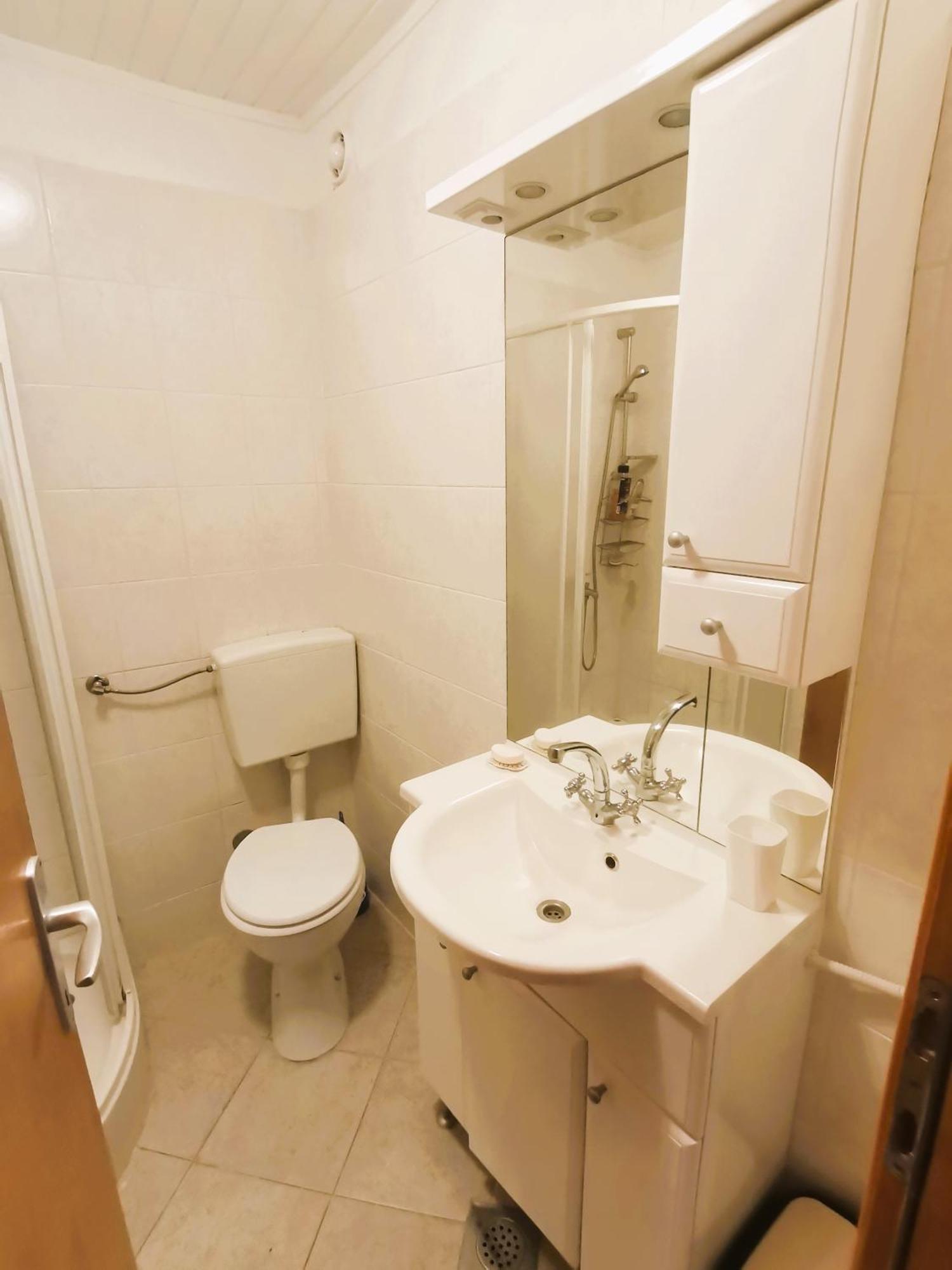 Charming Traditional Townhouse - Holiday Home Kata Езера Экстерьер фото